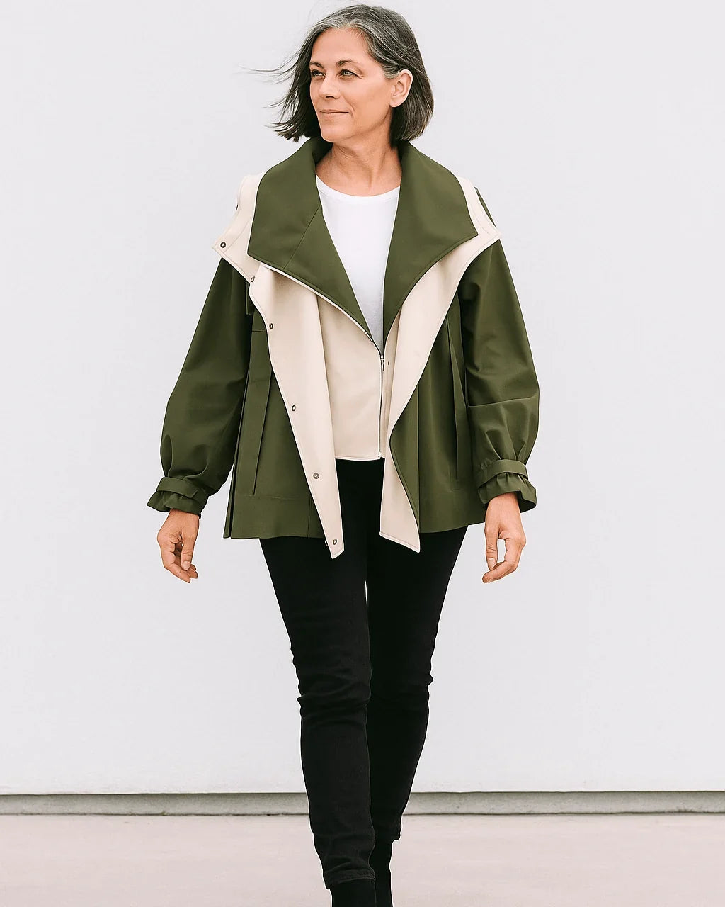 Wetterfeste Damenjacke mit Oversize-Kragen, Gürtel und Reißverschluss