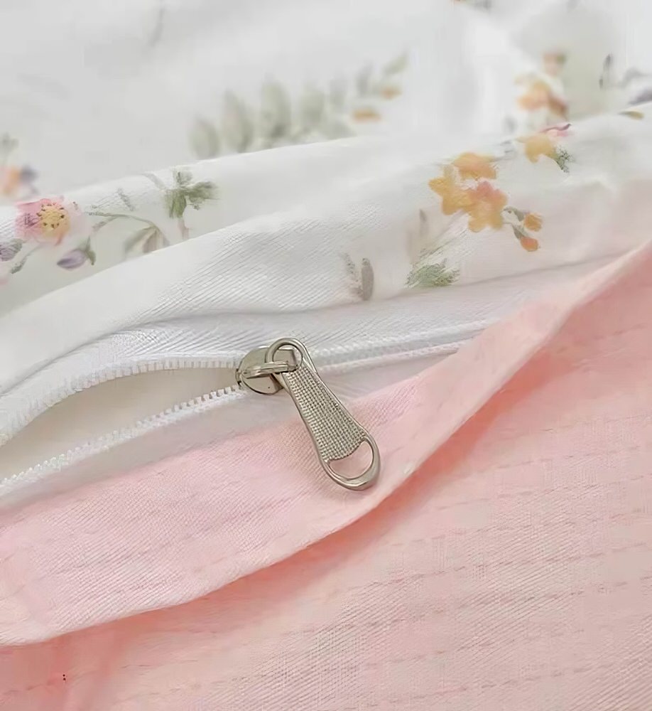 Zartrosa Bettwäsche-Set mit Blumenmuster